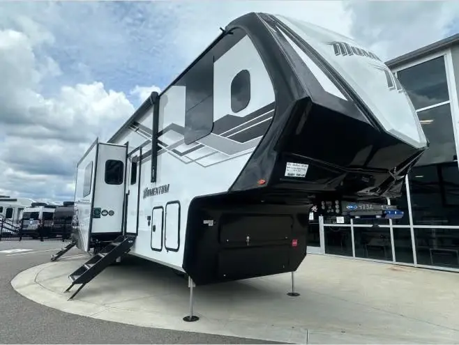 2024 Airstream Globetrotter 25FB