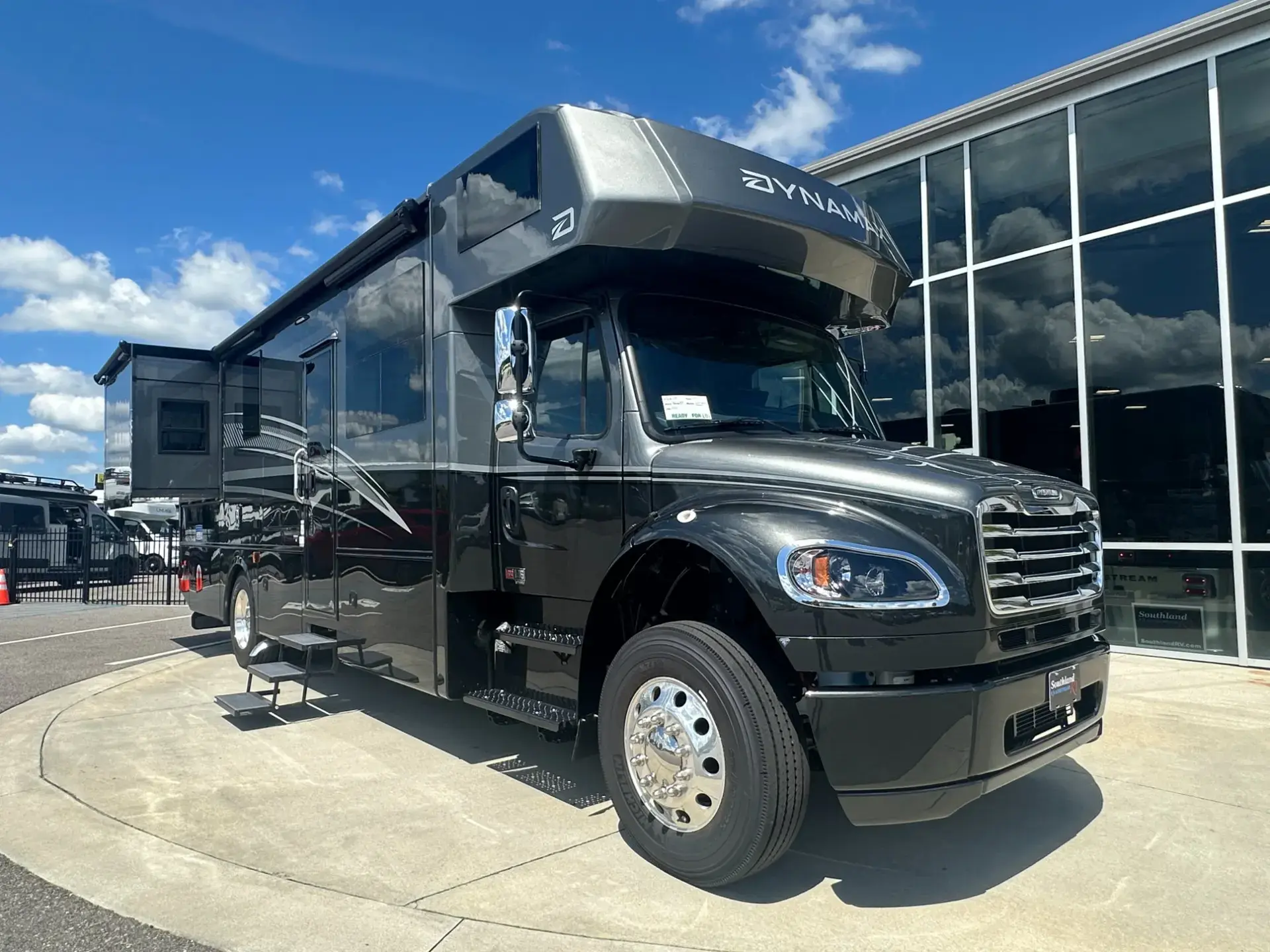 2024 Airstream Flying Cloud 30FB